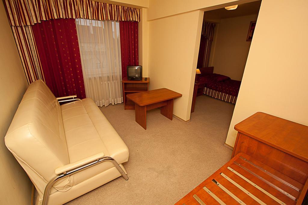 Hotel Accademia Ostrowiec Świętokrzyski Rom bilde