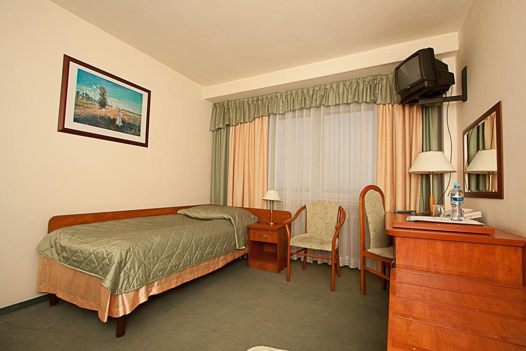 Hotel Accademia Ostrowiec Świętokrzyski Rom bilde