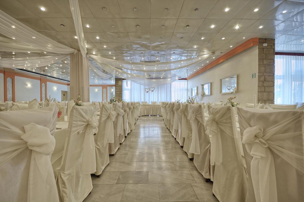 Hotel Accademia Ostrowiec Świętokrzyski Eksteriør bilde