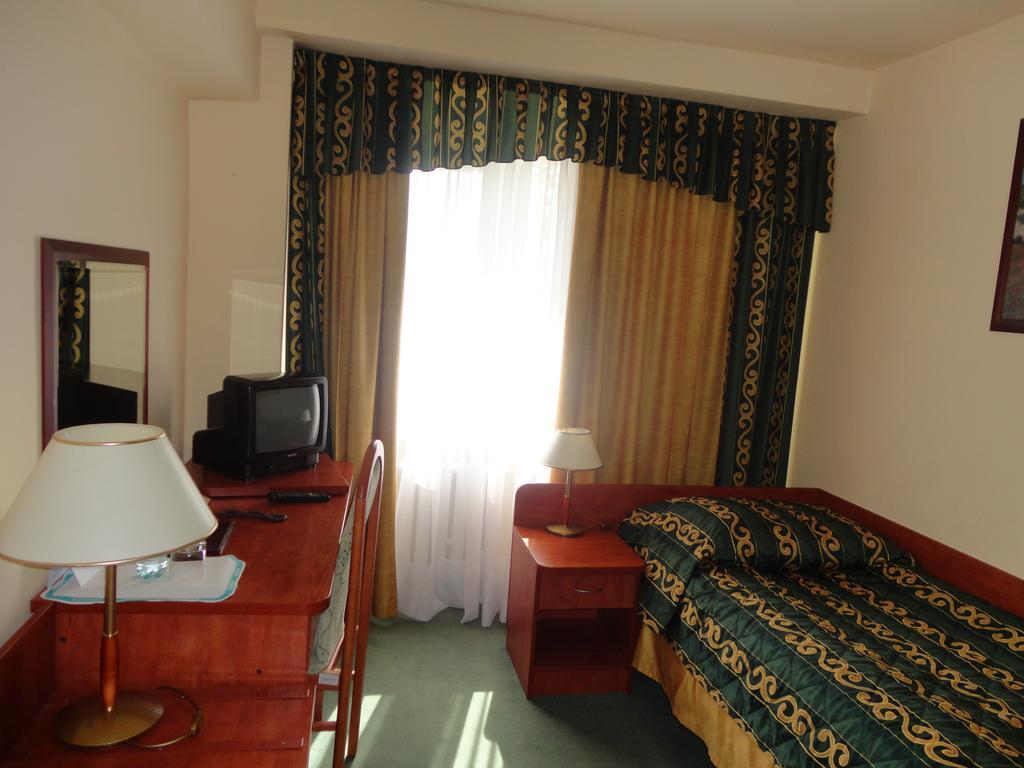 Hotel Accademia Ostrowiec Świętokrzyski Eksteriør bilde