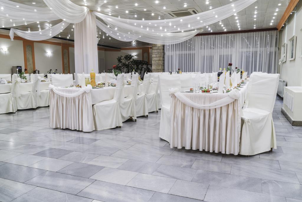 Hotel Accademia Ostrowiec Świętokrzyski Eksteriør bilde