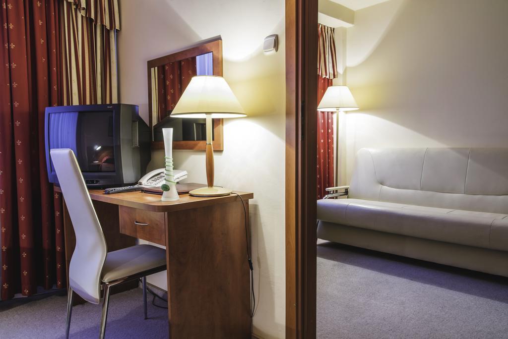 Hotel Accademia Ostrowiec Świętokrzyski Rom bilde