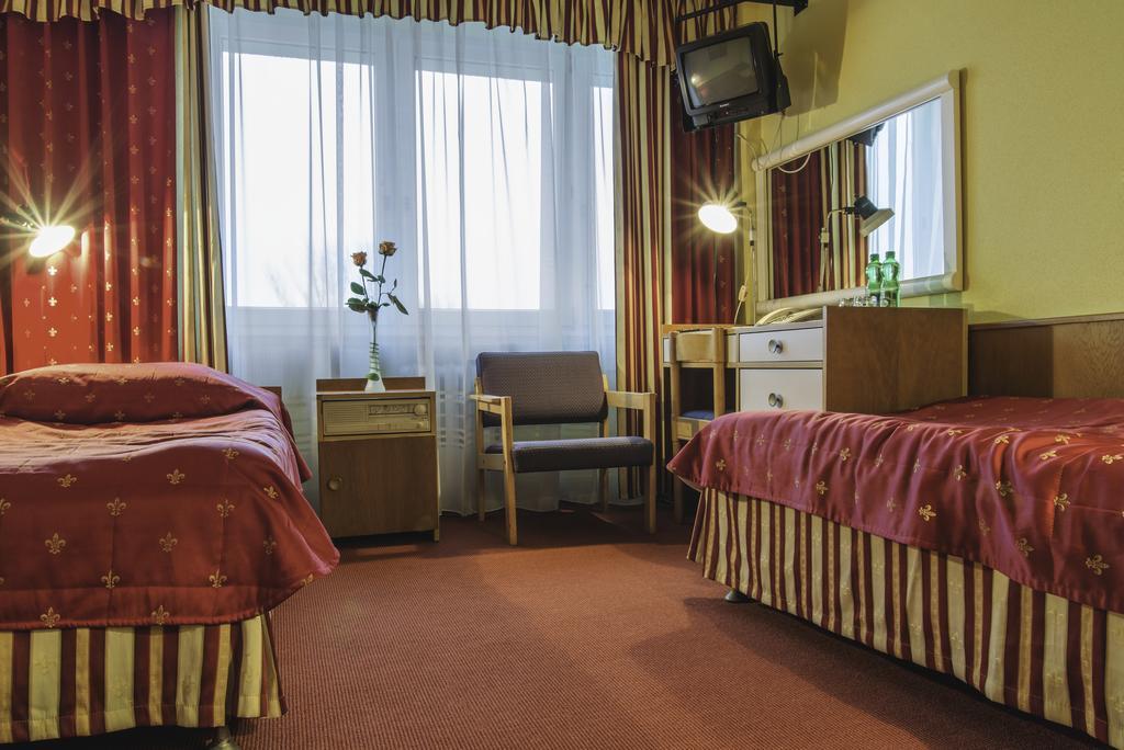 Hotel Accademia Ostrowiec Świętokrzyski Rom bilde