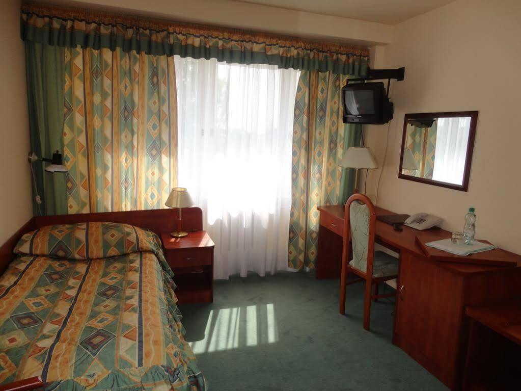 Hotel Accademia Ostrowiec Świętokrzyski Eksteriør bilde