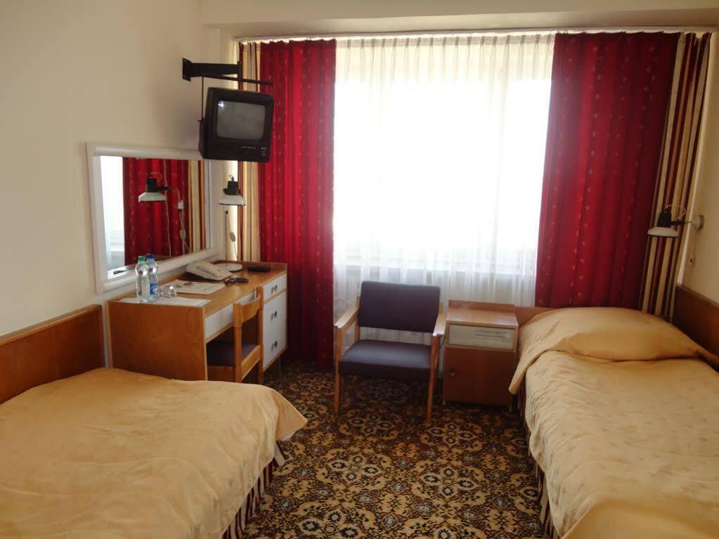 Hotel Accademia Ostrowiec Świętokrzyski Eksteriør bilde