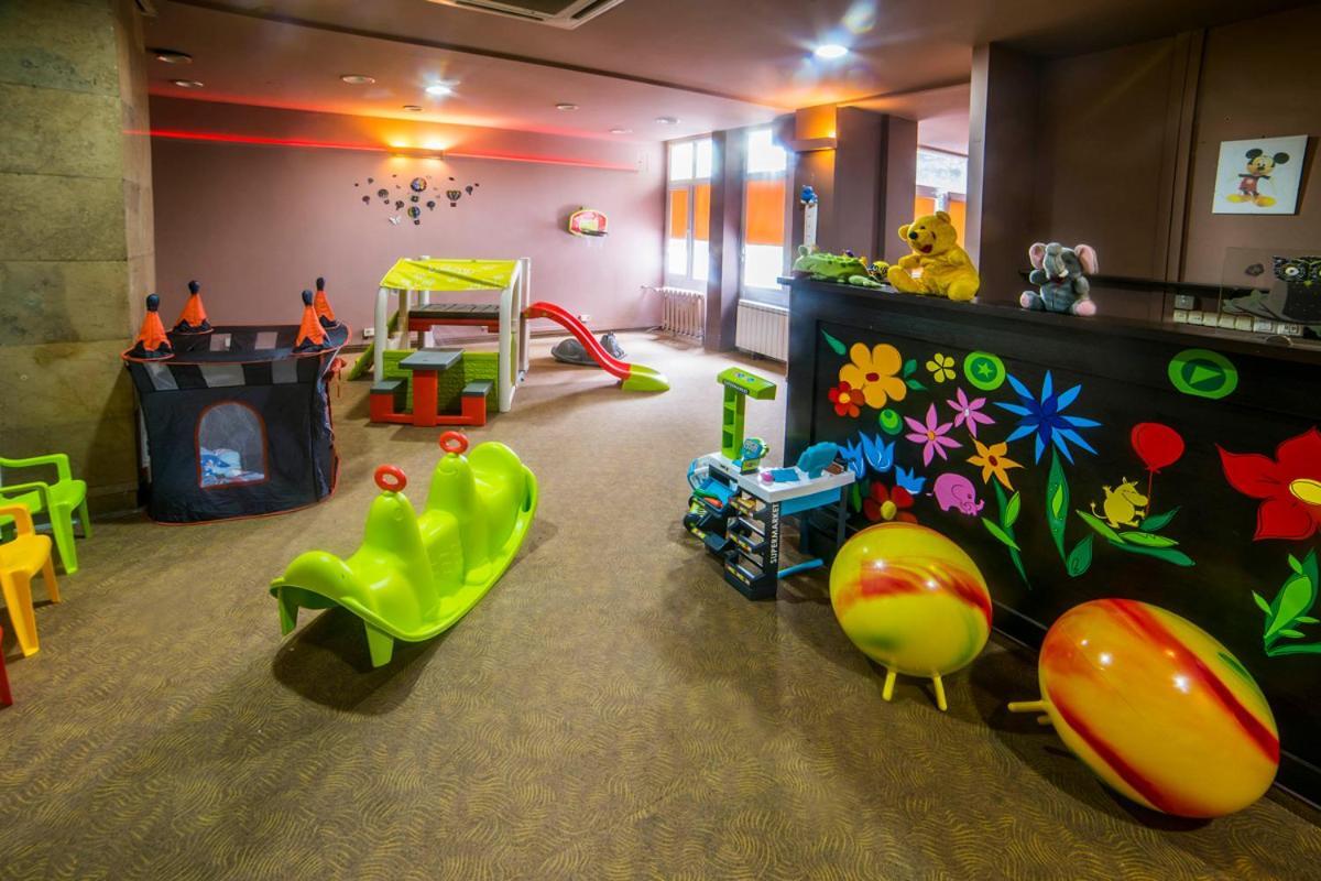 Hotel Accademia Ostrowiec Świętokrzyski Eksteriør bilde